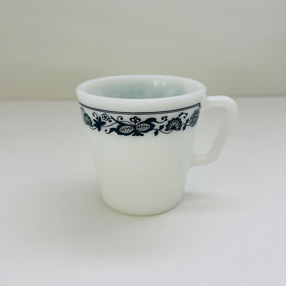 PYREX White Milk Glass Old Town Blue 1410 D Handle Coffee Mug Cup